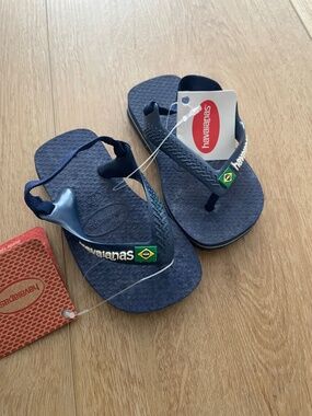 New - Havaianas flip flops shoes 7c